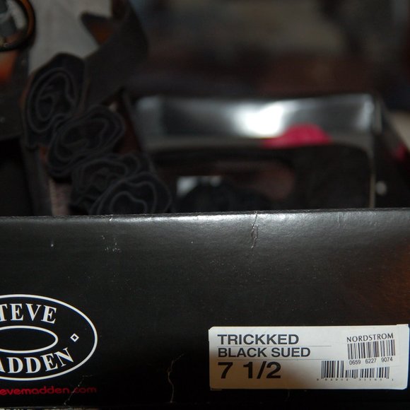 STEVE MADDEN TRICKKED BLACK PUMPS - Picture 7 of 8